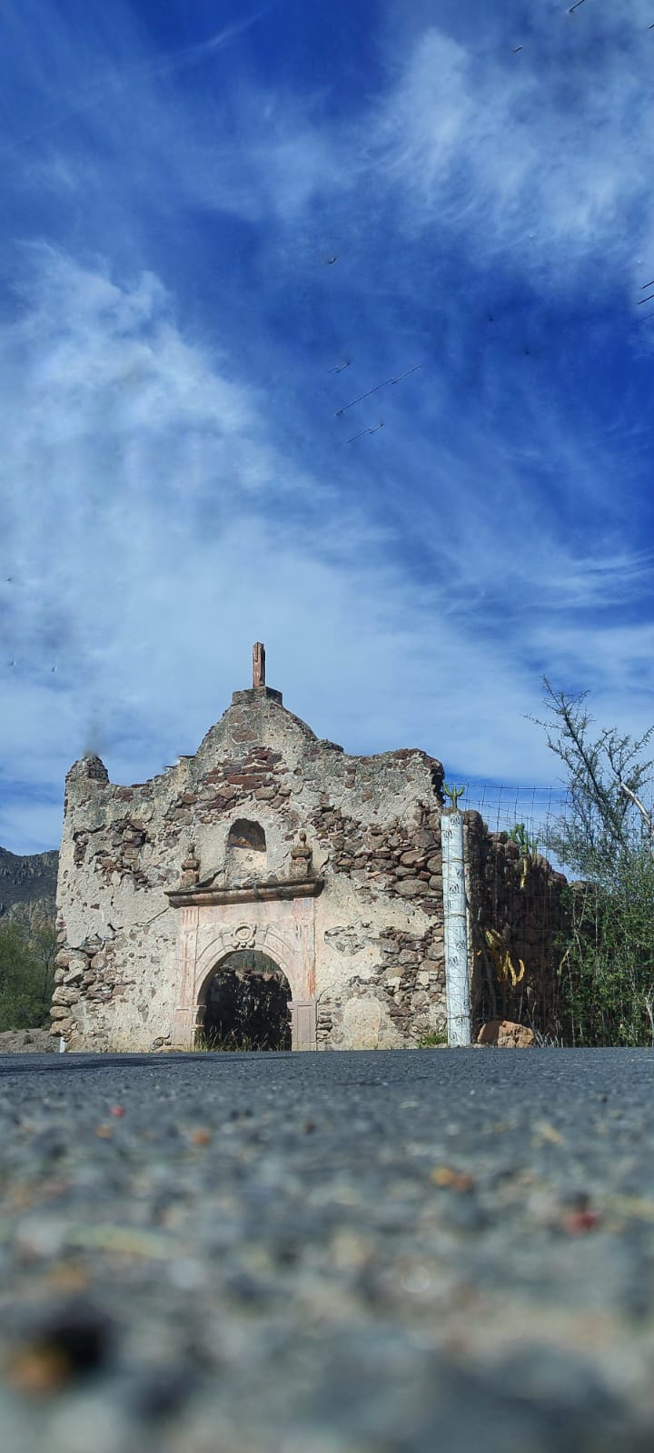 Impresionante construcción religiosa, en el olvido